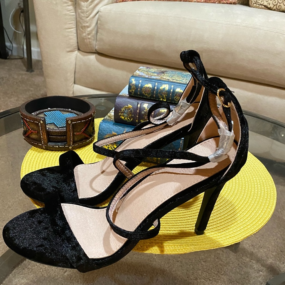 🖤Lov Mark Heels🖤